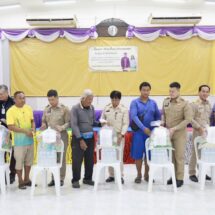 พิษณุโลก อบจ.พิษณุโลก ร่วมมอบถุงยังชีพให้ครัวเรือนยากจน 50 ราย ตามโครงการ “เคียงคู่ เกื้อกูล แก้จนคนสองแคว” ใน อ.บางกระทุ่ม