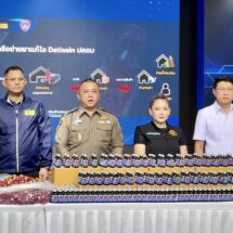 CIB จับมือ อย. ทลาย 5 โรงงานผลิตยาแก้ไอ 4×100 พร้อมตรวจยึดของกลางยาแก้ไอปลอมกว่า 9 หมื่นขวด พบเป็นเครือข่ายที่เคยถูกเข้าตรวจค้นก่อนหน้า แต่ทำผิดซ้ำอีก