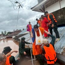 ศูนย์บรรเทาสาธารณภัยมณฑลทหารบกที่ 38 และกองพันทหารม้าที่ 10 ระดมกำลังช่วยเหลือผู้ประสบอุทกภัยในพื้นที่ชุมชนบ้านน้ำล้อม จ.น่าน