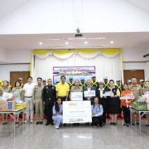ปทุมธานี- รวมใจไทยเป็นหนึ่ง เปิดศูนย์รับบริจาคสิ่งของ เพื่อช่วยเหลือผู้ได้รับผลกระทบจากสถานการณ์บริเวณชายแดนไทย-กัมพูชา ณ ศาลากลางจังหวัดปทุมธานี