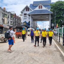 แม่ทัพภาคที่ 3 ลงพื้นที่ติดตามสถานการณ์น้ำท่วม ให้กำลังใจประชาชน และเจ้าหน้าที่ อ.แม่สาย จ.เชียงราย