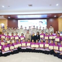 พิษณุโลก กองทัพภาคที่ 3 รับมอบถุงยังชีพพร้อมน้ำดื่มจาก บริษัท ปตท.สำรวจและผลิตปิโตรเลียม จำกัด (มหาชน)