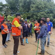 ผู้ว่าฯแพร่ “ลงพื้นที่” ด่วนหลังชาวบ้านประสบภัยน้ำไหลหลาก ที่ อ.ร้องกวาง