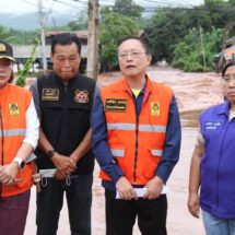 ผู้ว่าราชการจังหวัดอุตรดิตถ์ ลงพื้นที่ อ.ฟากท่า ติดตามสถานการณ์น้ำป่าไหลหลากอย่างใกล้ชิด พร้อมสั่งการช่วยเหลือทันที