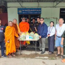 สมาคมกู้ภัยเด่นชัยร่วมบุญ “รับมอบ” หมวกนิรภัยเครื่องวัดความดันและเครื่องเจาะน้ำตาล จากพระอาจารย์ ศิริรัตน์ จันทธัมโม เจ้าอาวาสวัดดงยาง