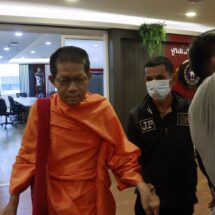 ”พระนิทัศน์“ หอบหลักฐานลับ เข้าพบ “บิ๊กเต่า” เผยรู้ประวัติเจ้าอาวาสวัดม่วงดี! เชื่อเงินและทองไม่หาย