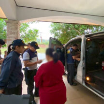 ตำรวจสอบสวนกลาง (CIB) รวบสาวใหญ่อ้างเป็นนักบุญจัดงานประมูลลวงผู้ร่วมงานระดมทุนเพื่อการกุศล