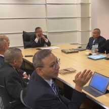 ถก GBC ไทย-เขมร ยันดึกไม่สามารถบรรลุข้อตกลงในบางประเด็นได้เขมร ขอปรึกษา “พนมเปญ”ก่อนประชุมต่อวันนี้ไทยมีเดทไลนฺ ต้องคุยจบในวันนี้เพื่อส่งให้ สมช.อนุมัติก่อนลงนาม 7 สค.“บิ๊กเล็ก” โทรมาอัพเดทพร้อมให้กำลังใจชื่นชมในการทำงานอย่างหนักถึงวินาทีสุดท้ายของทีมไทยแลนด์เตรียมบิน มาเลเซีย วันนี้ร่วมประชุมทางการ 7 สค.