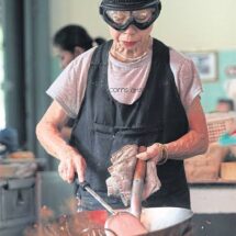 สคบ. – 10 โมงเช้าวันนี้ กรมการค้าภายใน ลงพื้นที่ตรวจสอบร้านขายไข่เจียวปู กรณีอาจเรียกเก็บเงินไม่ตรงตามเมนู