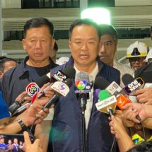 นายกฯ อนุทิน” ฟิต ประชุม ครม. เลิก 4 ทุ่ม บอก คุมความมั่นคงเอง ขณะที่ ภริยา มาให้กำลังใจ ต้องนอนดึกเป็นเพื่อนนายกฯ