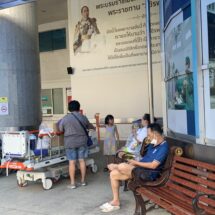 โรงพยาบาลวชิระ เปิดให้บริการตามปกติหลังเหตุถนนทรุด – จนท.เร่งอัดปูน-เฝ้าระวัง 24 ชม.