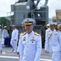 เรือหลวงปิ่นเกล้า ยิงสลุตเป็นครั้งสุดท้าย ในพิธีรับ – ส่งหน้าที่ผู้บัญชาการกองเรือยุทธการ ก่อนปลดระวางประจำการ