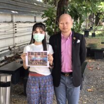 ทนายรัชพล พาเจ้าของร้านอาหาร ตอง999 อ.ปราณบุรี จ.ประจวบฯ เอาผิด ม.157 กรณีรอง.ผกก.และพวก 12 นายบุกค้น