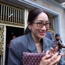 ‘ทนายวิญญัติ‘ เผย ‘ทักษิณ’ มีอาการป่วยจริง ปวดเมื่อยกระดูกต้นคอ – ไขสันหลัง ยัน ยังอยู่ในเรือนจำตลอด บอก เตรียมพบแพทย์ ตรวจช่วงบ่ายนี้ ชี้ ใครก็อยากอยู่ใกล้แพทย์ ย้ำ เป็นคนอดทน ไม่แสดงอาการให้เห็น แต่มีการร้องขอพบแพทย์ บอก กำลังใจยังดี ยิ้มแย้ม หลัง ญาติเข้าเยี่ยมได้