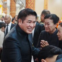 ร้อยเอก ธรรมนัส พรหมเผ่า พร้อม “กัน จอมพลัง” ร่วมพิธีฌาปนกิจ “คุณแม่สุบิน คำน้อย” มารดาของนายกฯ จอย นภาภัส อัญชสาณิชมน ท่ามกลางแขกผู้มีเกียรติร่วมไว้อาลัย