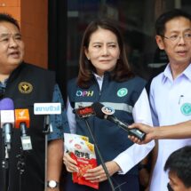 รมช.สธ. นำทีมบุกทลาย 2 ซุปเปอร์มาร์เก็ตจีน ย่านวังทองหลาง–ห้วยขวาง ยึดอาหารนำเข้าผิดกฎหมาย หวั่นอันตรายต่อผู้บริโภค!