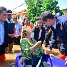 ปทุมธานี“เอกนิติ” ติดตามสถานการณ์อุทกภัย ตรวจเยี่ยมผู้ประสบความเดือดร้อน พร้อมมอบนโยบายโครงการคนละครึ่งพลัส แก่ร้านค้าและประชาชนในพื้นที่จังหวัดปทุมธานี