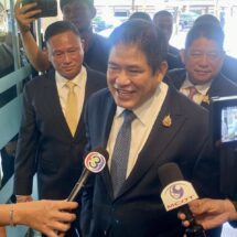 “ธรรมนัส” โบ้ย ไม่รู้เรื่อง “กัน จอมพลัง” เขียนข้อบังคับยกทรัพย์สินให้มูลนิธิธรรมนัส แจง ตอนทำไม่ได้มาถาม บอก มือใหม่หัดขับ ทำอะไรไม่ค่อยคิด ยัน ไม่เกี่ยว กธ. พ้อสื่อ ไม่เคยถามเรื่องความเดือดร้อนชาวบ้าน