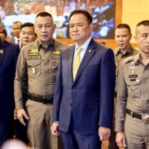 นายกฯอนุทิน มอง ทรัมป์เสนอเป็นตัวกลางจบขัดแย้งไทย-เขมร ชี้ หากคนไกล โน้มน้าวทำตามข้อตกลงได้ ไทยพร้อมขึ้นโต๊ะเจรจา ย้ำ ไม่เกี่ยวกัมพูชาเสนอชื่อชิงโนเบล ลั่น ไม่ยอมแน่นอน มีแผนรับมือแล้ว หากเดดไลน์ 10 ต.ค. ไทยถูกรุกราน