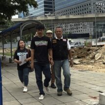 ผู้เสียหายถูกรุมทำร้ายร่างกายอาการสาหัส ร้อง “จ่าคิงส์ แตงทิม สะพานใหม่” พาเข้ากองปราบฯ หลังแจ้งความคดีไม่คืบหน้า