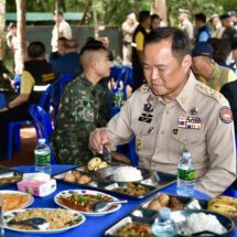 เปิดเมนู นายกฯ “อนุทิน” ร่วมรับประทานอาหารกลางวันกับกำลังพล สอบถามความเป็นอยู่ด้วยความห่วงใย ให้คำมั่นจะดูแลกองทัพและกำลังพลอย่างดี