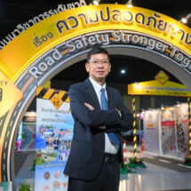 หมอ เตือนสายคอนเทนต์ นั่งมอเตอร์ไซต์ ไม่สวมหมวก เสี่ยงเสียชีวิต -บาดเจ็บหนัก อึ้ง 9 เดือน กทม. ไม่สวมหมวก ดับแล้ว 526 ราย บาดเจ็บ 1.1 แสนราย