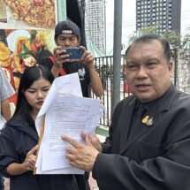 “สนธิญา” บุกร้อง “บิ๊กเต่า” ตรวจสอบ “มูลนิธิกันจอมพลังช่วยสู้” ปมโควต้าสลากฯ 2 แสนใบ-เงินบริจาค 200 ล้านบาท ชี้ต้องโปร่งใสไม่เลือกปฏิบัติ