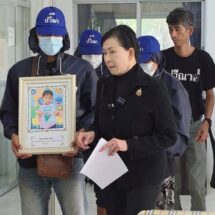 ปทุมธานี!!!เด็ก 5 ขวบ ถูกไฟดูดเสียชีวิตในโรงเรียน จ.บุรีรัมย์!! พ่อแม่เดินทางจากจ.บุรีรัมย์ ร้อง “ปวีณา” ลูกชาย 5 ขวบ นักเรียนชั้นอนุบาล 2 โรงเรียนแห่งหนึ่งใน จ.บุรีรัมย์