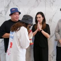 แม่ค้ากระเป๋าแบรนด์เนมปลอม รับของจากโรงเกลือ สารภาพผิด-กราบขอโทษบริษัทตรวจสอบ หลังถูกฟ้องหมิ่นประมาท