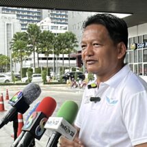 ศูนย์ประสานช่วยเหลือคนไทยในต่างแดน (IMF) พาเหยื่อถูกหลอกไปทำงานแก๊งสแกมเมอร์ หอบข้อมูลเข้าพบ บิ๊กก้อง จี้เอาผิดคนไทยร่วมขบวนการซ้อมทารุณเพื่อนร่วมชาติด้วยกันเอง เผยน้องโตโต้ เหยื่อเสียชีวิตในกัมพูชารายล่าสุด ถูกซ้อมทรมานเหี้ยมโหด กระบอกไฟฟ้ายัดปากช็อตตายอนาถ