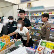 CIB ร่วม อย. ทลาย 3 เครือข่ายลักลอบจำหน่ายยาเขียวเหลือง–ยาแก้ไอ และโรงงานผลิตยาแก้ไอปลอม ตรวจค้น 10 จุดใน 4 จังหวัด ยึดของกลางกว่า 1.3 ล้านแคปซูล ยาแก้ไอ–ยาแก้แพ้กว่า 10,000 ขวด มูลค่ากว่า 20 ล้านบาท ตัดวงจร “4×100” มอมเมาเยาวชน พร้อมจับกุมผู้ต้องหาที่ไม่ใช่เภสัชกร 1 ราย