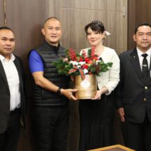 ที่ปรึกษาชมรมแบดมินตันสื่อมวลชนเข้าพบผู้ช่วย ผบ.ตร. แสดงความยินดีเลื่อนตำแหน่ง–สวัสดีปีใหม่