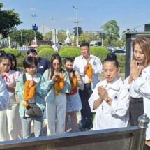 กรุงเทพฯ พรรคประชากรไทยนำโดย “ดร.คณิศร สมมะลวน” สักการะสิ่งศักดิ์สิทธิ์สำคัญของชาติ เอาฤกษ์เอาชัยสู้ศึกเลือกตั้งปี 2569
