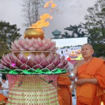 ธรรมยาตรา 1,142 รูป เจริญภาวนา ณ วัดสองพี่น้อง อุทิศถวายเป็นพระราชกุศลแด่สมเด็จพระบรมราชชนนีพันปีหลวง