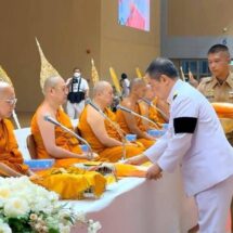 ปทุมธานี-พ่อเมืองปทุมธานีนำพสกนิกรบำเพ็ญกุศล 100 วัน น้อมรำลึกพระมหากรุณาธิคุณ พระพันปีหลวง ณ วัดพระธรรมกาย