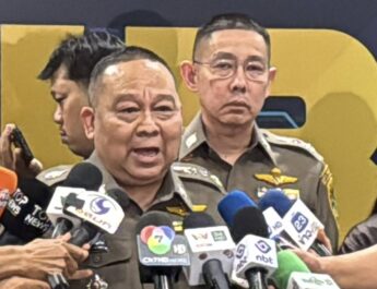 พลตำรวจโท ณัฐศักดิ์ เชาวนาศัย ผู้บัญชาการตำรวจสอบสวนกลาง เปิดเผยถึงมาตรการรับมือปัญหาราคาน้ำมันในช่วงสถานการณ์ความไม่สงบระหว่างประเทศ ซึ่งส่งผลให้ราคาพลังงานผันผวน โดยยืนยันว่าได้สั่งการให้ทุกหน่วยที่เกี่ยวข้อง โดยเฉพาะกองบังคับการปราบปรามการกระทำความผิดเกี่ยวกับการคุ้มครองผู้บริโภค หรือบก.ปคบ. บูรณาการทำงานร่วมกับหลายหน่วยงาน เช่น กระทรวงพาณิชย์ กระทรวงพลังงาน และหน่วยงานด้านภาษี เพื่อป้องกันการเอารัดเอาเปรียบประชาชน