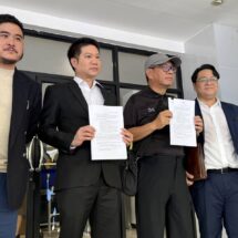 “สมชัย” ปั่นจักรยาน นำทีม พบ ตร.กองปราบฯ ปม กกต. แจ้งความดำเนินคดี “อั้งยี่-ขัดขวางหน้าที่” หลังพบชื่อว่าถูก กกต.แจ้งความจับ