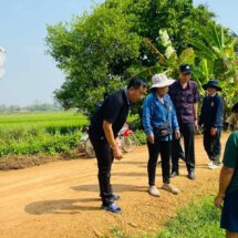 นายกสร้อยทอง” ทต.แม่คำมี “ติดตาม” การดำเนินงานโครงการก่อสร้างถนนคอนกรีตฯเน้นคุ้มค่า ประโยชน์สูงสุด