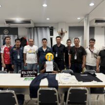 รวบหนุ่มนักฉกสุดแสบวิ่งราวทรัพย์ทอง 10 บาท ช่างตัดผมนั่งบนสามล้อกลางแยกมหานคร อ้างเอาทองไปหลอมแบ่งขายใช้เงินเล่นพนันออนไลน์-เปย์หญิ