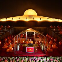ปทุมธานี พุทธศาสนิกชนเนืองแน่นร่วมพิธีเวียนเทียนในวันมาฆบูชา วัดพระธรรมกาย