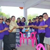 ปทุมธานี คณะญาติธรรมลำลูกกา ร่วมทอดผ้าป่าสามัคคี สนับสนุนการศึกษาโรงเรียนไตรคามสามัคคี โคราช