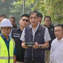 ปทุมธานี “นายกแจ๊ส” ลุยเองบินโดรนลุยพ่นสารชีวภาพเตรียมรุกฆาตผักตบชวาทั่วปทุมฯ