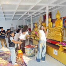ปทุมธานี“คึกคัก“ชาวบ้านส่องเลขธูปไอ้ไข่วัดบางเตยกลาง สามโคก หวังรับโชคเดือนปีใหม่ไทยหรือวันสงกรานต์ !!!
