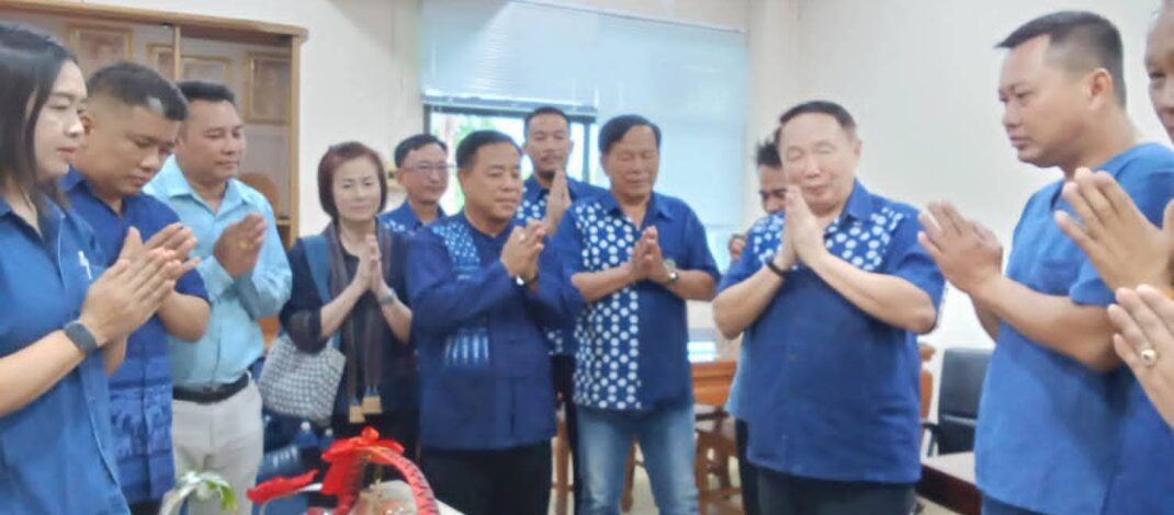 ชื่นมึน !”ทัชฐนนท์ พรรัตนต์อนันต์” ร่วมบรรดาส.อบจ.แพร่ ขอพรรดน้ำ-ดำหัว”นายกอนุวัธ วงศ์วรรณ” อบจ.แพร่