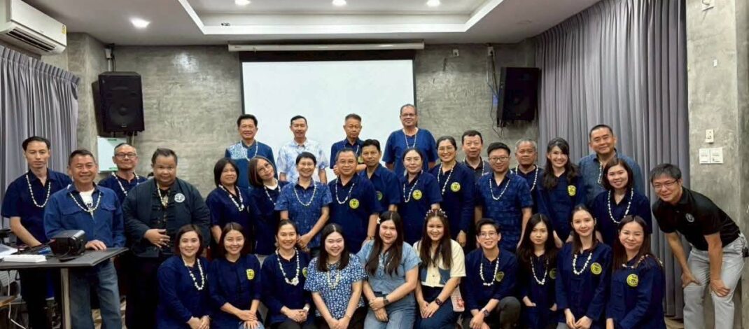 ชื่นมื่น !”รดน้ำดำหัวทนายความอาวุโส” สมกับความเป็น “บ้านของพี่น้องทนายความแพร่”