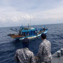 ผบ.ทร. สั่งลุย! เสริมกำลัง “ทัพเรือภาค 1-2” ปิดล้อมทะเลไทย สกัดขบวนการลักลอบน้ำมัน เขย่าเสถียรภาพพลังงานชาติ