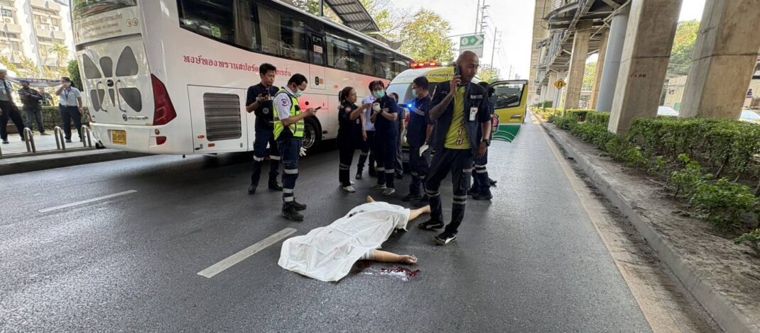 สลด! หญิงนิรนามดิ่งสถานีรถไฟฟ้ากรมป่าไม้ ร่างกระแทกพื้นดับคาถนนพหลโยธิน