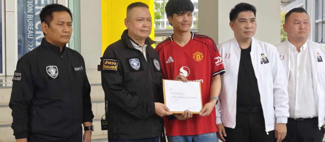 “นิกกี้ ณฉัตร”เดือด! ควง “ธนกฤต” เข้าแจ้งความตำรวจไซเบอร์ ล่าเกรียนคีย์บอร์ดด่าลามปามบุพการี เซ่นปมดราม่าเชียร์บอลแดงเดือด