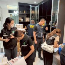 ตำรวจสอบสวนกลาง (CIB) ร่วม อย. ทลายแหล่งซุกเครื่องสำอางจำแลงใช้ผิดวัตถุประสงค์<div>ส่งขายคลินิกฉีดเสริมความงาม ยึดของกลางมูลค่ากว่า 22 ล้านบาท</div>