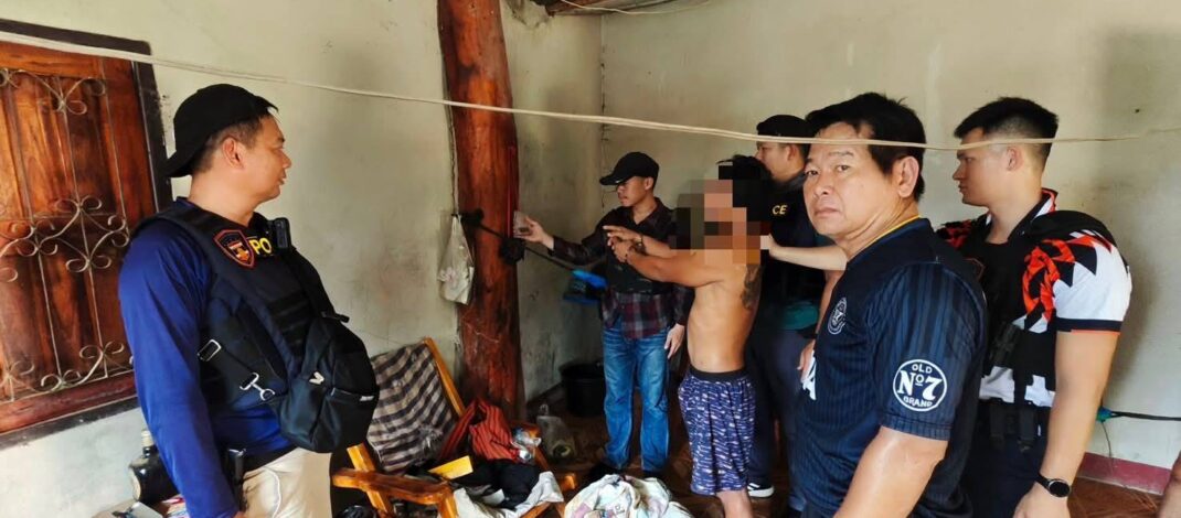ตำรวจวังชิ้นของขึ้น” รวบ 3 ผู้ต้องหา<div>อาวุธปืน-ยาบ้า-สมุดบัญชีเครือข่าย ผลพวงมาจากพนันออนไลน์</div>